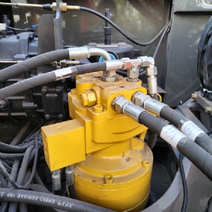 75型轮式抓木机